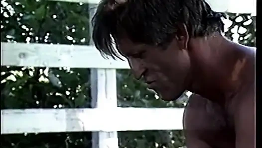 Yuvarlak götlü sarışın erkek delisi sert sikişten sonra edepsiz anal dölleniyor