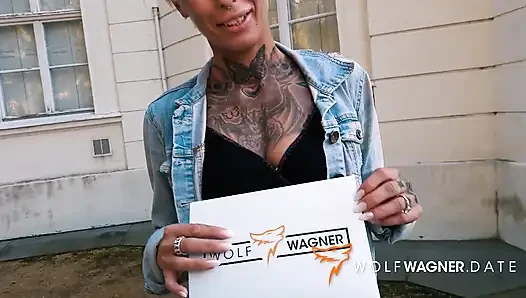Schmutzige tattoo-MILF Vicky Hundt von einem riesen geknallt! Wolf Wagner