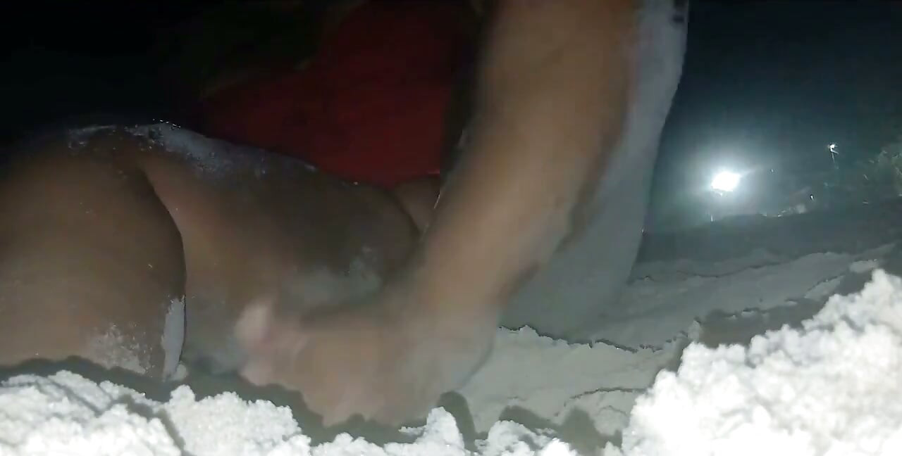 (گوردینها جو) خودنمایی در ساحل، نشون دادن همه‌چیز.