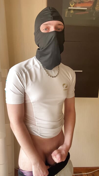 Horny masked stud in wanks his dick after gym he is so horny that ge is shaking