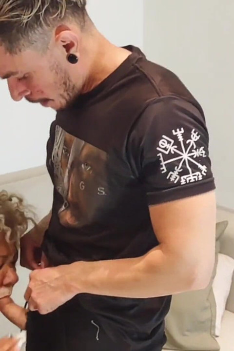 Rita Coroa Gets a Tattoo and Pays with Her Pussy