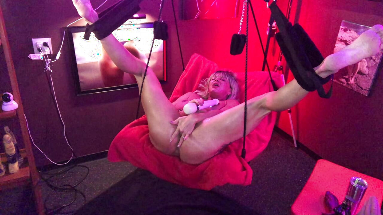 Hot Blonde gets Royal Treatment before taking Huge Butt Plug