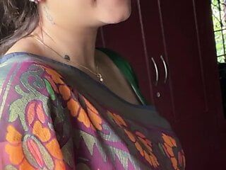 Seksowna indyjska ciocia seksowna zielona sari