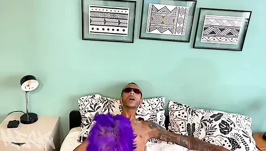 Нет ничего лучше, чем трахать красотку, которая живет со мной, она полна возбуждения