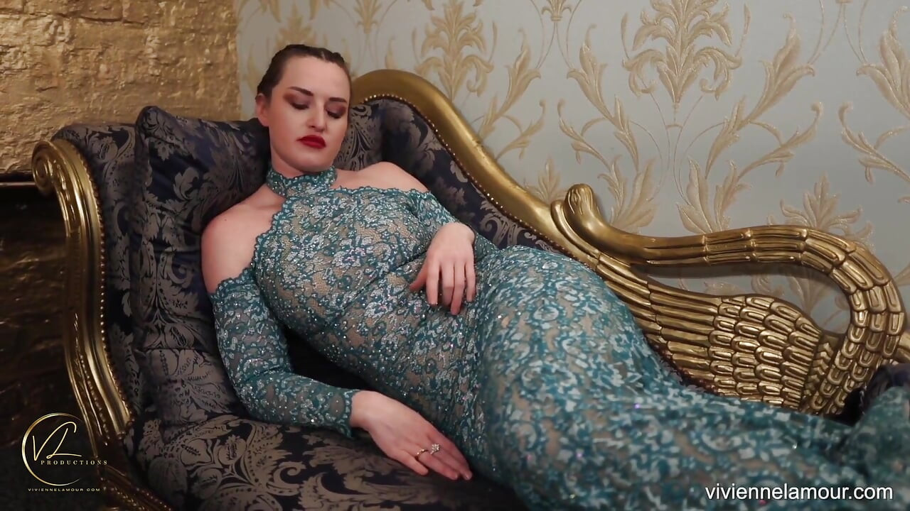 Vivienne L'amour - Hva kan du gjøre for meg slave?