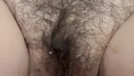 Vücuduma boşalmasına izin verdim, beni tam sütle doldurdu ve yine besik olmadan kalıyorum