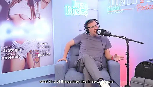 Cristinavegas, латина модель перед вебкамерой, разбивает ее клитор скачет на машине для траха на Juanbustospodcast.