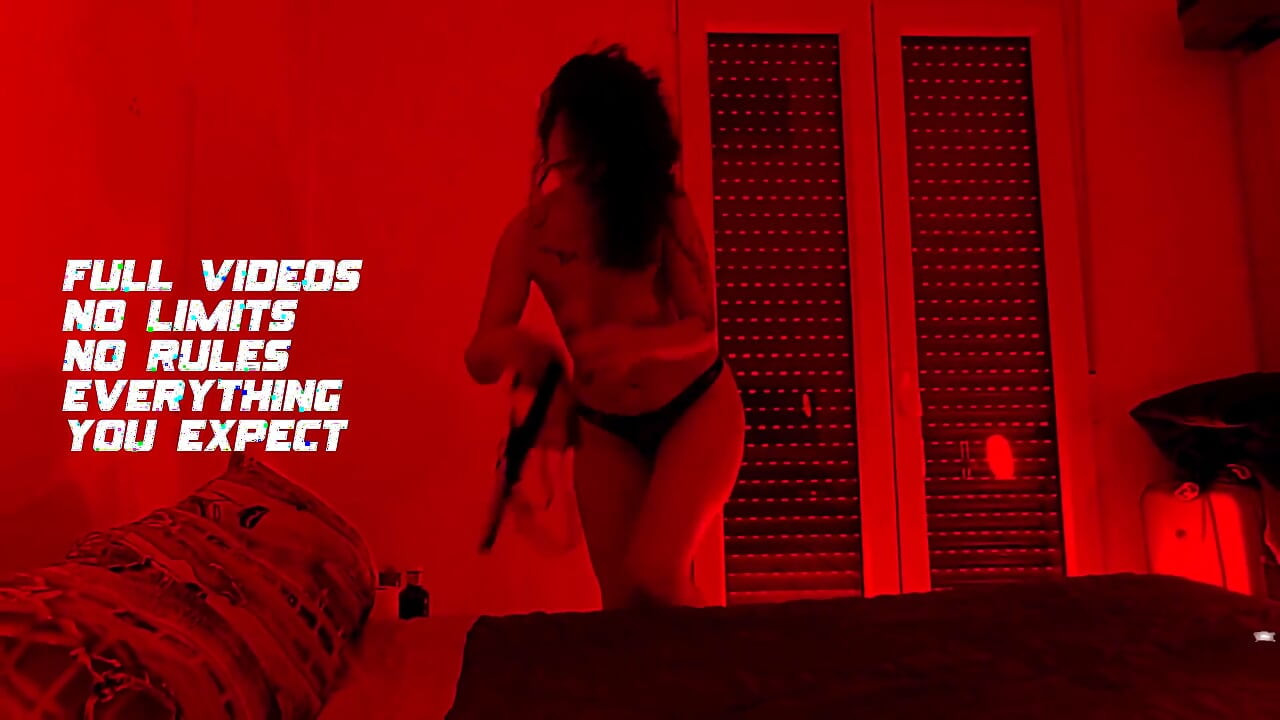 Fată supusă gemând, cedez poftei și gem ca un W