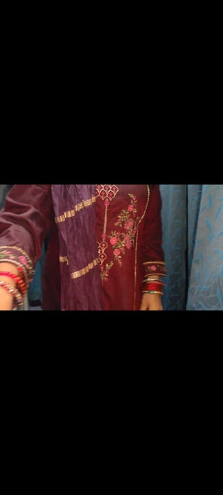 Train mai bhabhi ko lund chusaya