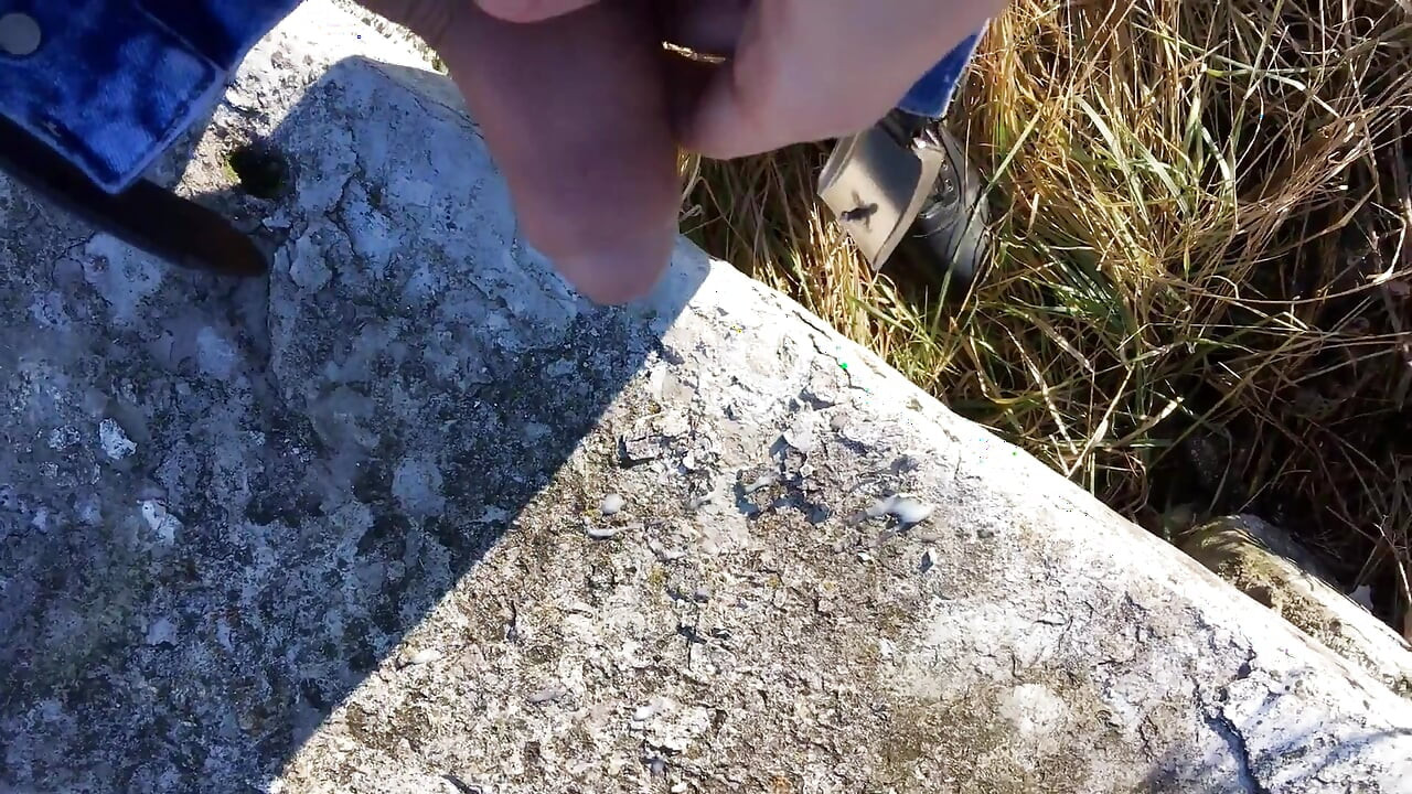 Pišaj na moju spermu na otvorenom