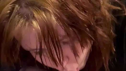 18jährige Schönheit Gibt Kopf