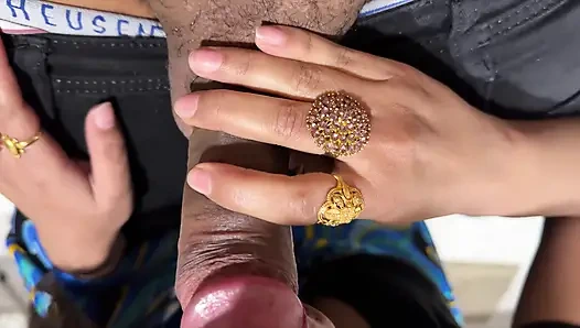 Büyük yaraklı üvey oğul büyük memeli üvey annesini veriyor ve onu sikiyor