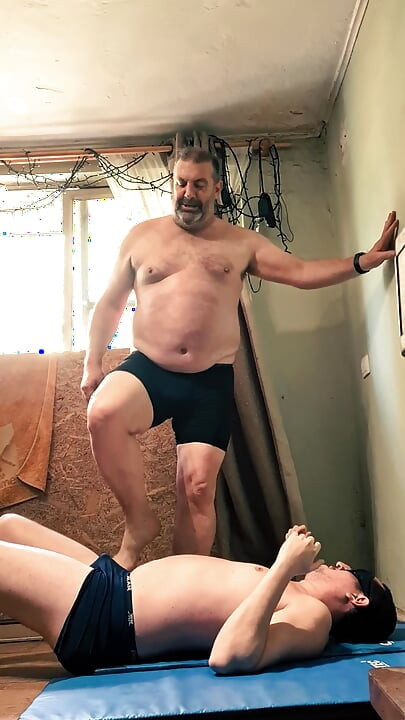Silver Daddy Boxer Vs Jobber: Strength, Submission, and Tension