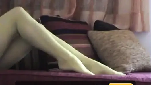 Sarı külotlu çorapla rahatlama