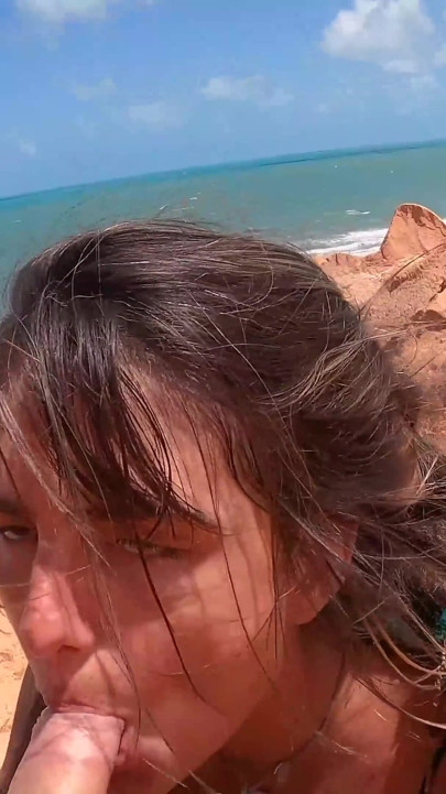 Risky Beach Fuck Behind the Rocks