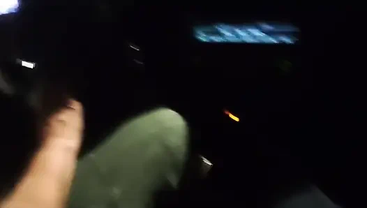 Hampir kepergok! Dia ngocok di lalu lintas di depanku, aku suka menonton. Crot sperma banyak banget!  Bagian 2