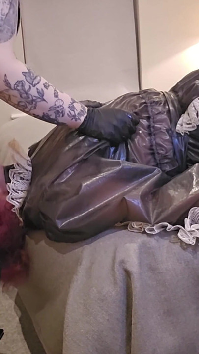 Slečna Ruby Pvc Domme Throat šuká Sissy Služku s obrovským černým připínákem, Sph, fackování na obličej s robertkem