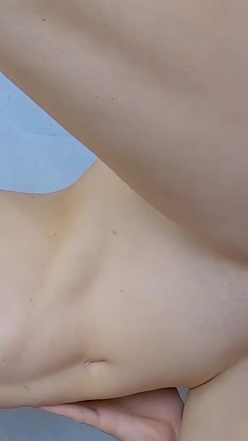 Must-see okamžik od "JAKÁ KUNDička! Nemůžeš odolat! Lízání kundičky a bušení do creampie zezadu"