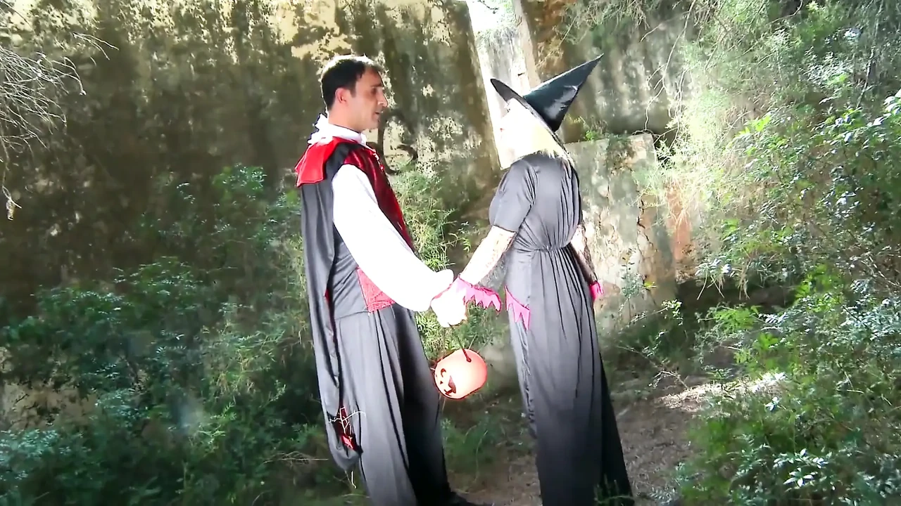 The witch Gina can not only ride the broom