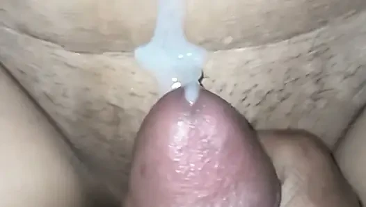 23 yaşındaki bebe amcığını zar zor sikiyor