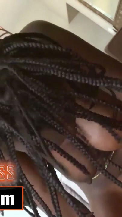 Si EBONY BUSTY ini bilang ada kerjaan modeling, lalu memohon agar mulutnya diisi CUM di depan kamera | Klip 2