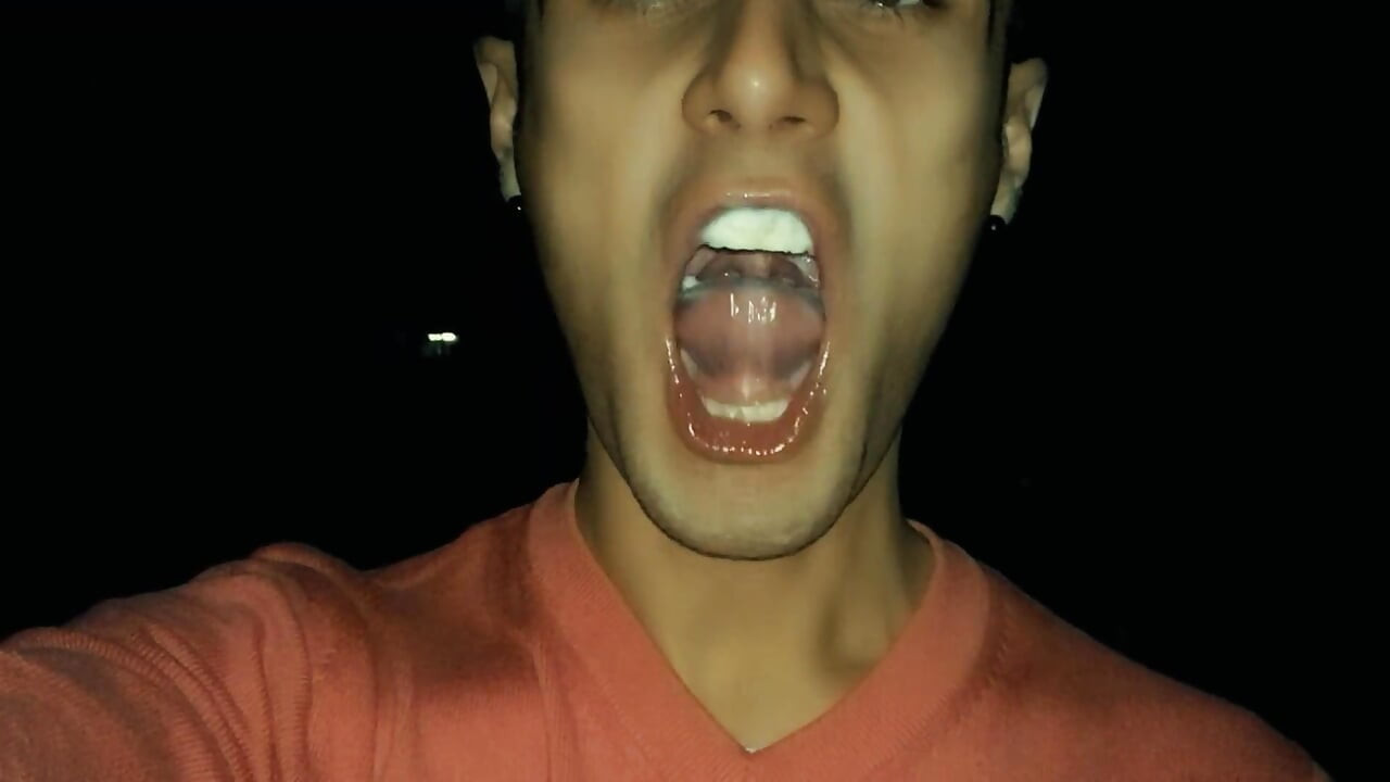 Chewing and Making Bubbles Foam of Friends Cum