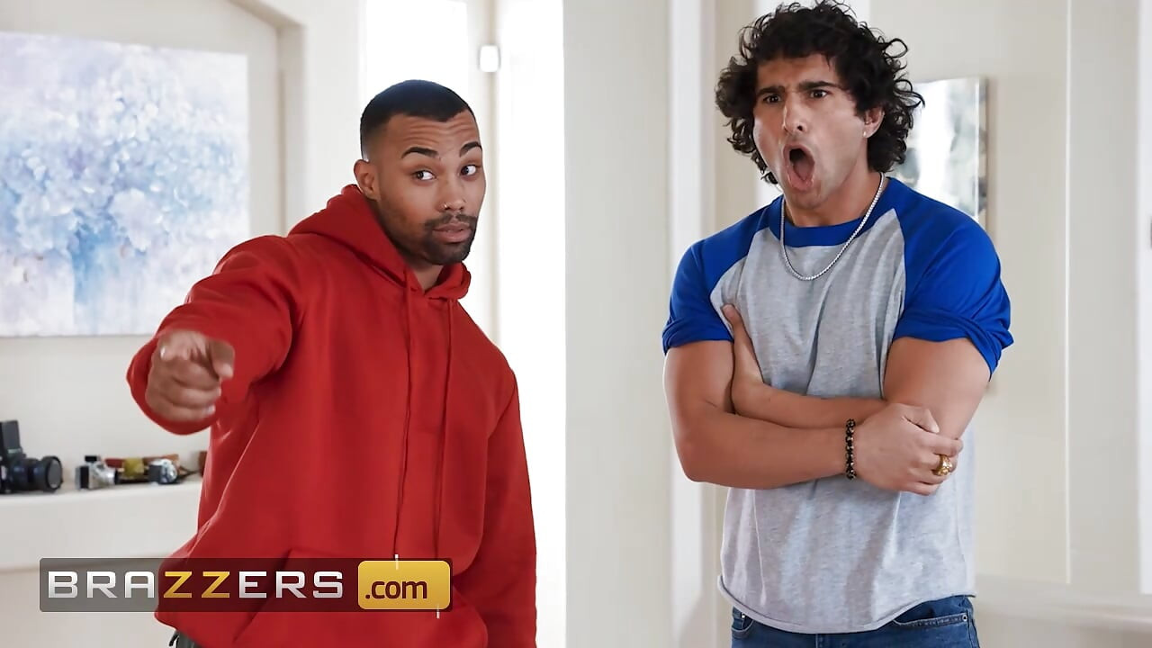 BRAZZERS - Busty Abby Rose czyści dom topless i tryska całym wielkim kutasem Zane Walker's