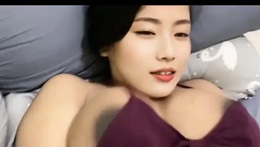 Ngentot ibu muda sampai muncrat di memek samping