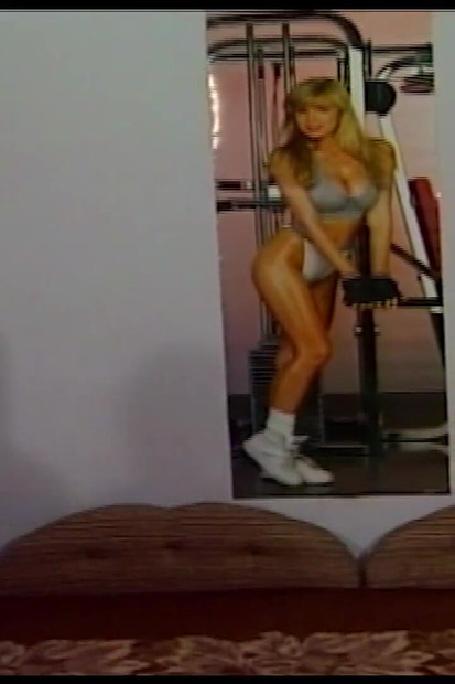 Yarak özlemi olan genç kız götten sikiliyor