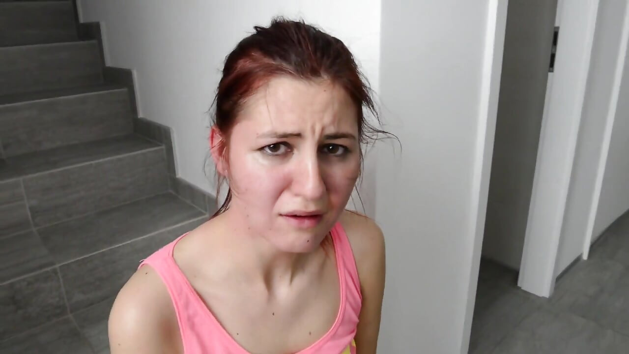 चेहरा जोरदार थप्पड़ मारना - तुमने मेरा पिज्जा क्यों छुआ? Domina Rea और गुलाम Meg Magic द्वारा