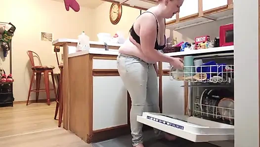 Buttcrack boşaltan bulaşık makinesini ortaya çıkarıyor