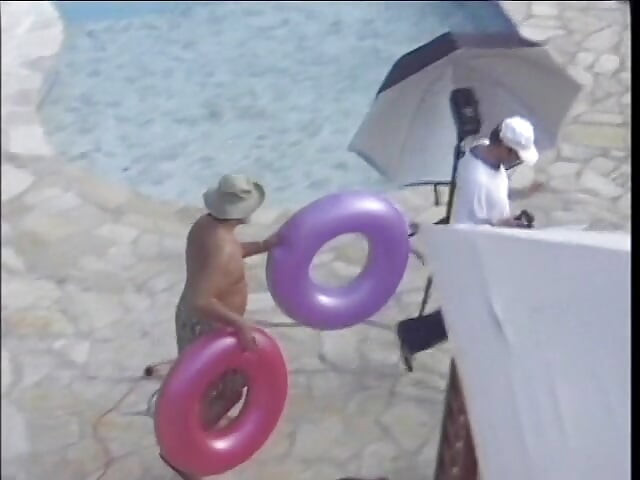Urmăriți cele mai importante momente de la DVD pentru adulți Sun Mângâieri și fată poking
