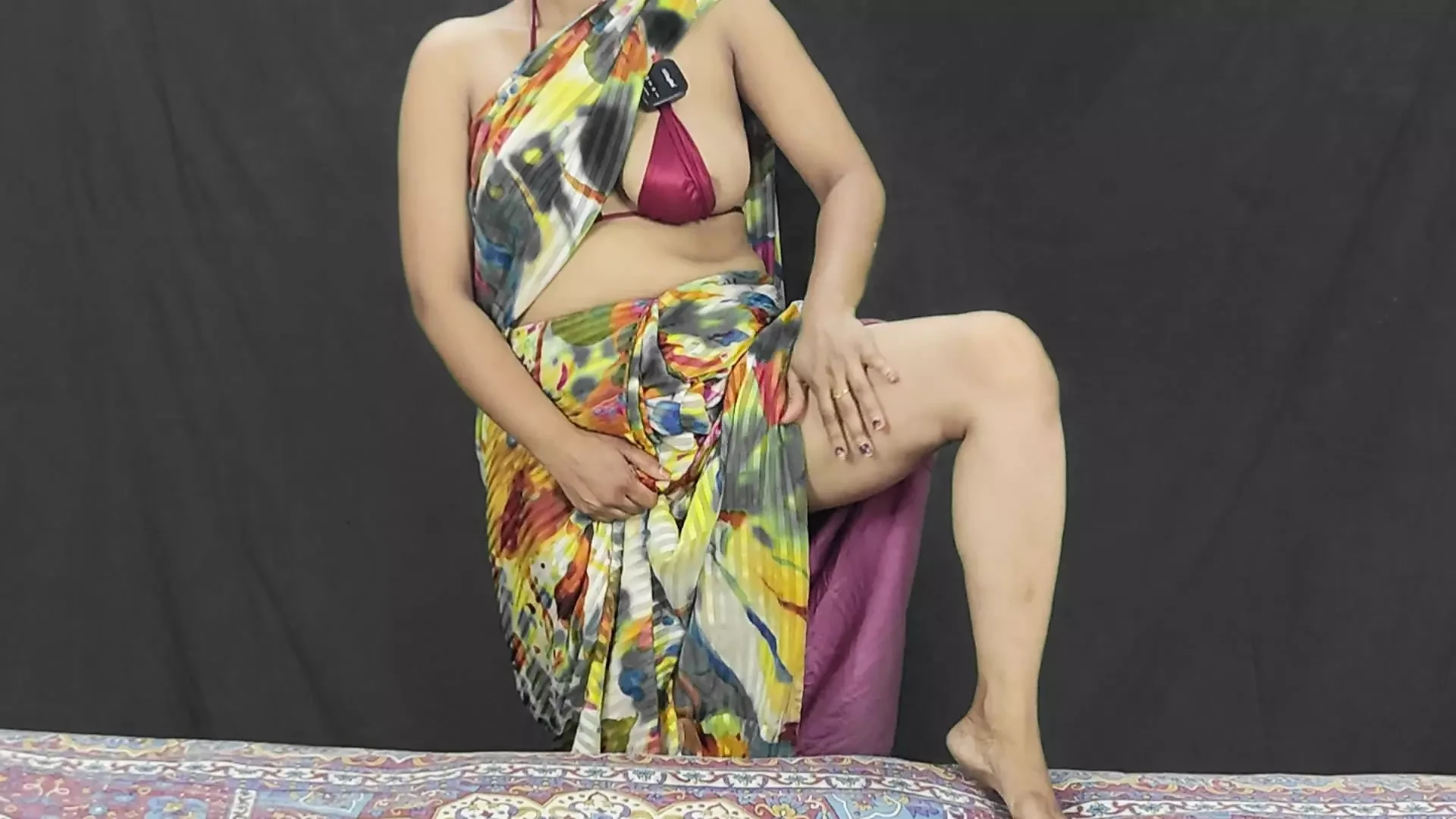 Hot Bhabhi Ko Sari Me Chut Aur Gand Mein Finger Daldi XXX