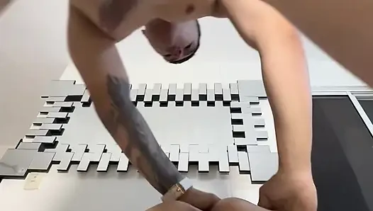 Я приглашаю мою соседку сокрушить мою задницу