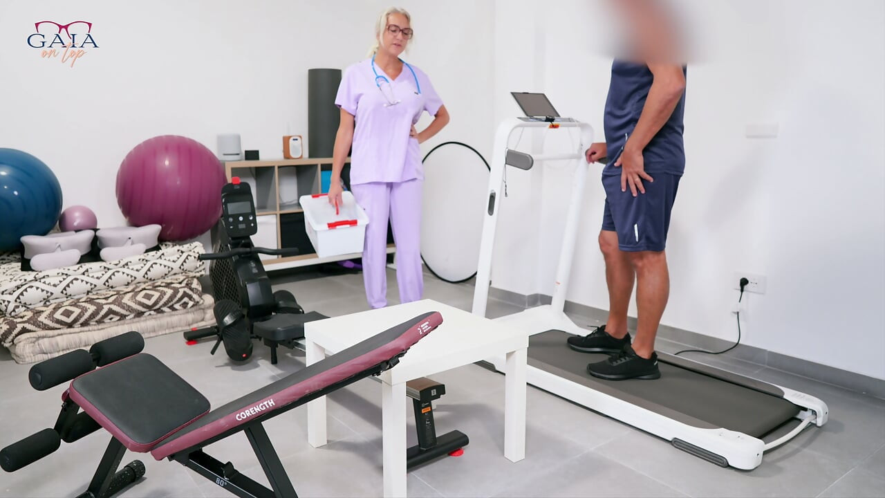 493 Gratuit - Docteur MILF ep3 - fisting - lavement - pisse - pegging