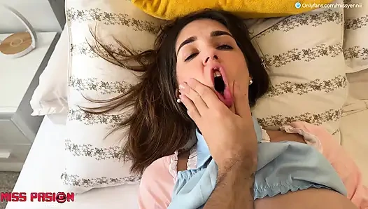 Beobachte Mein Dickes Arsch Hausmädchen und Sie Endet Mit Blasen und Hart Ficken