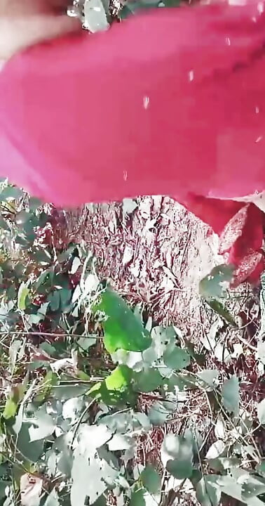 Desfrutou de sexo com a esposa pela primeira vez ao ar livre