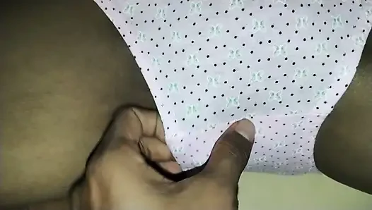 Güzel Hintli komşu kızın sadece yarağıma ihtiyacı vardı