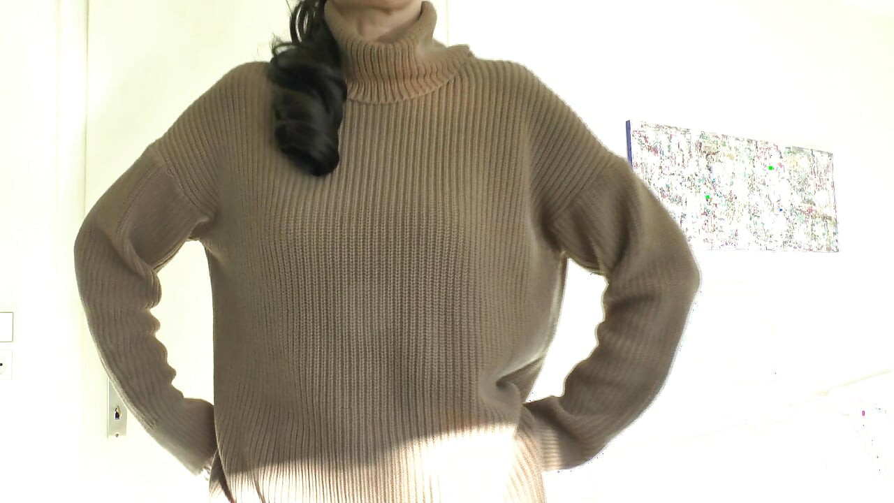 セーターに精液を!厚手のタートルネックセーターを着たレディ・ヴィクトリア・ヴァレンテ