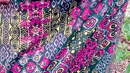 Боковая домохозяйка трахается утром в Джанголе. Анал трахнули.