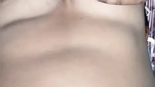 Desi bhabhi betrügt mit ihrem ehemann.