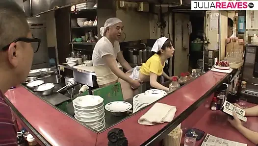 Kocası karısının en iyi arkadaşını sikacağını öğreniyor ve ikisi de sikişiyor