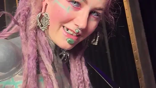 Gothic Ink queen zerstört anALloch mit massivem strap-on