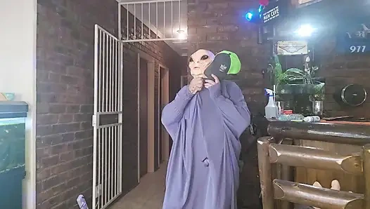 Инопланетянин в подвале трахает мою жену ночью