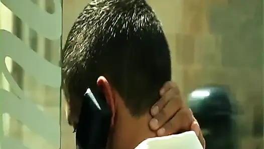Olgun esmer ıslak anal seansında genişliyor