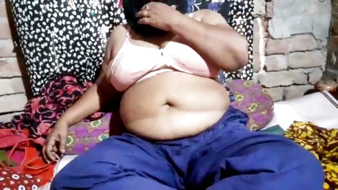 Geniet van deze solo video met een prachtige plus-size vrouw! Als je de video leuk vindt, vergeet dan niet om: Toevoegen aan favorieten 1