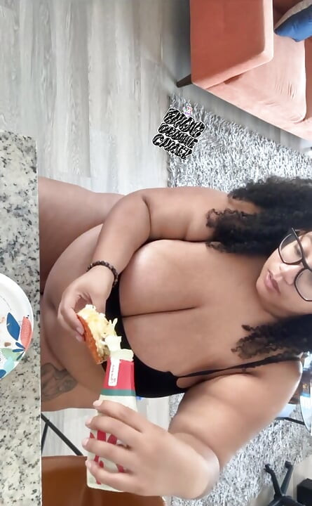 Biggdebbiecakez Mukbang