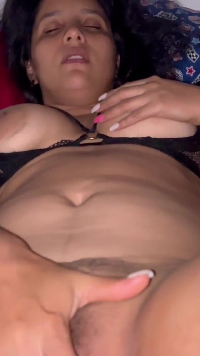 Couple masturbate the two girlfriend has her pussy very tight | Clip 1