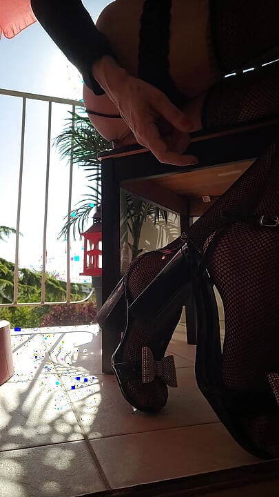 CAM4 فانيساباربي (23أبريل 26) Le Cul a L'Air Sur Balcon VaneSsaBiTCHx PariS ChienneTrvprod91
