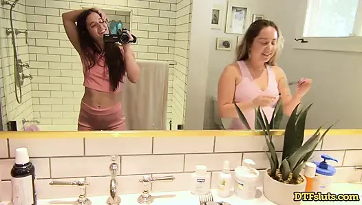 Gadis kamera bugil abbie tertangkap basah antara remy & james